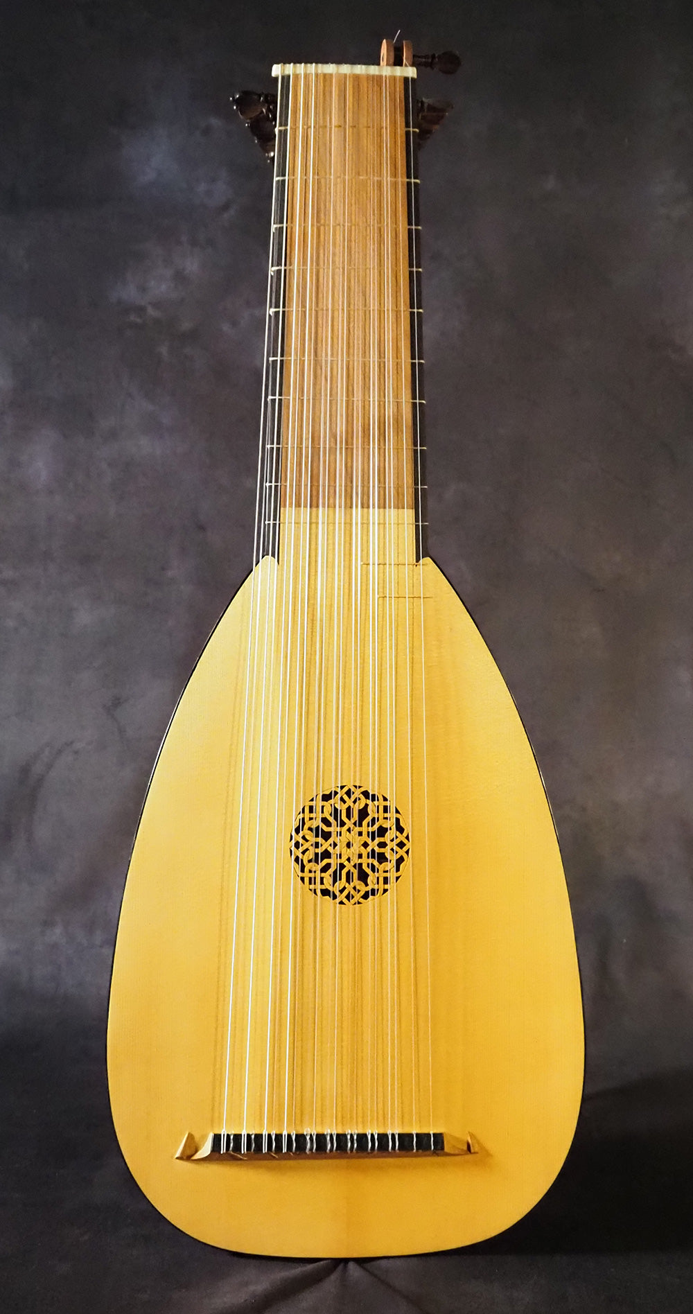 Hans Frei-Model Lute - Front